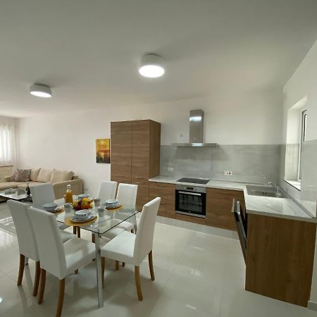 Sunshine Apartments Mellieha - Modern Three Bedroom Ground Floor Apartment With Yard Dış mekan fotoğraf