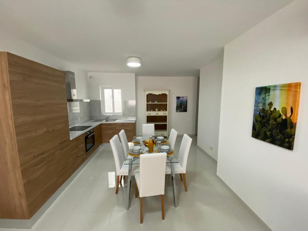 Sunshine Apartments Mellieha - Modern Three Bedroom Ground Floor Apartment With Yard Dış mekan fotoğraf