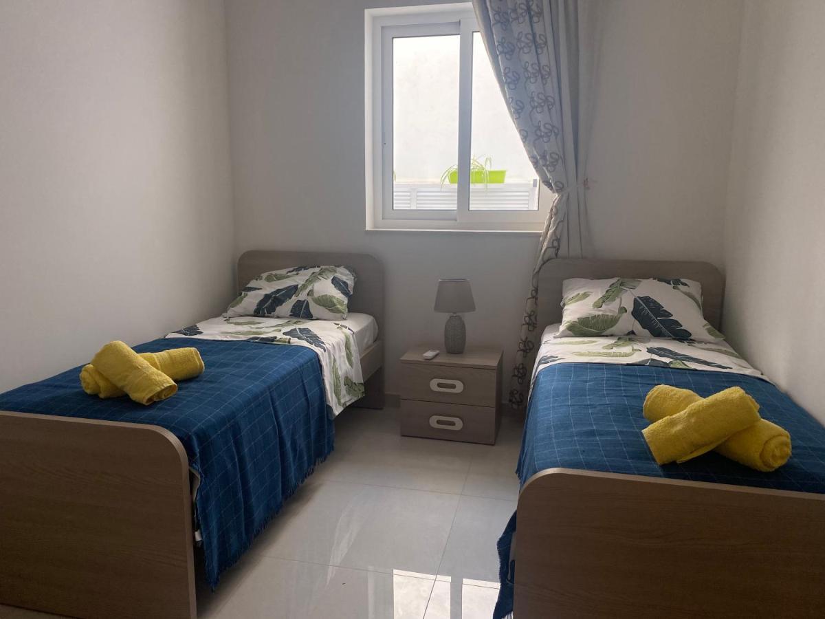 Sunshine Apartments Mellieha - Modern Three Bedroom Ground Floor Apartment With Yard Dış mekan fotoğraf