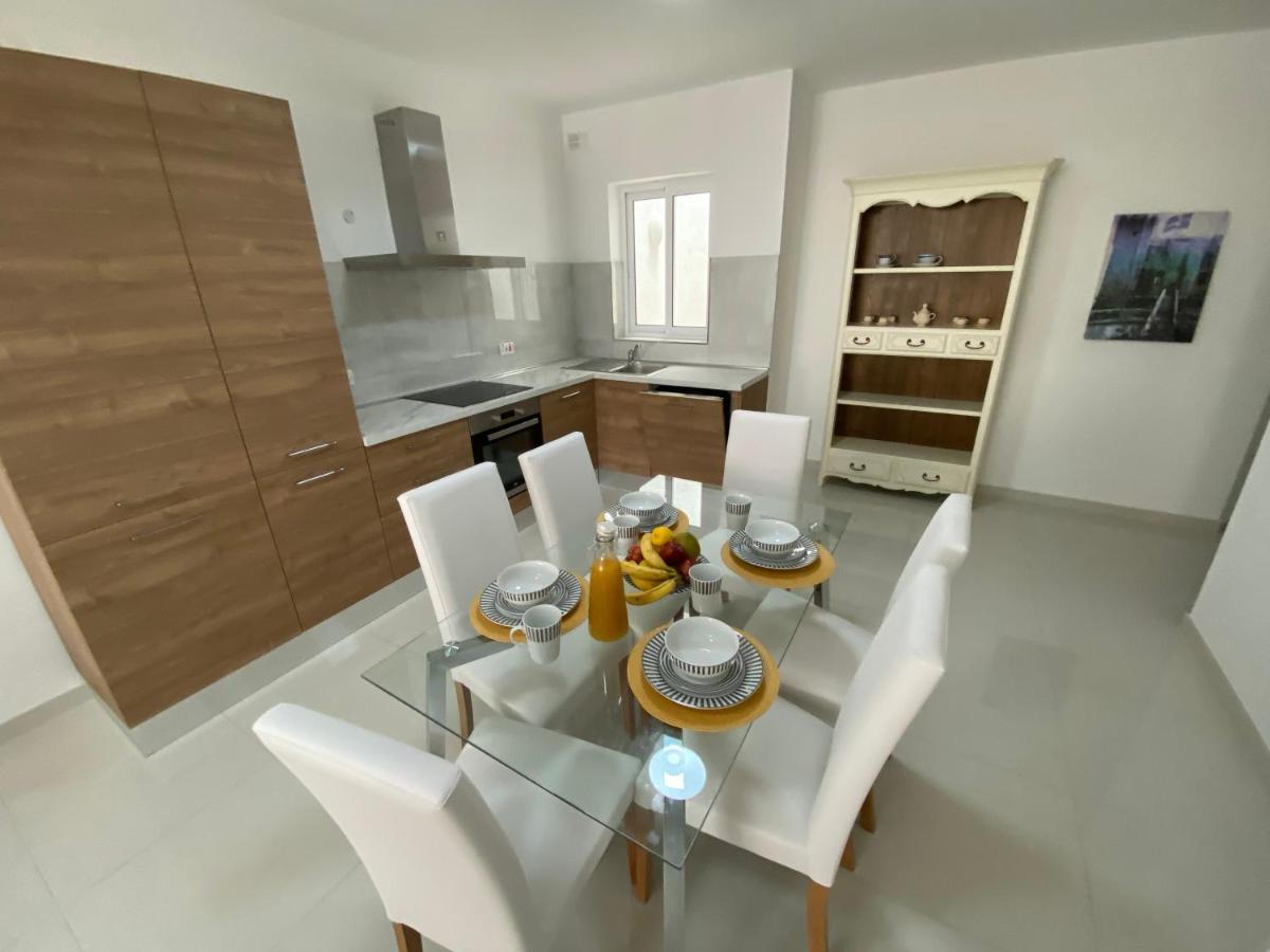 Sunshine Apartments Mellieha - Modern Three Bedroom Ground Floor Apartment With Yard Dış mekan fotoğraf